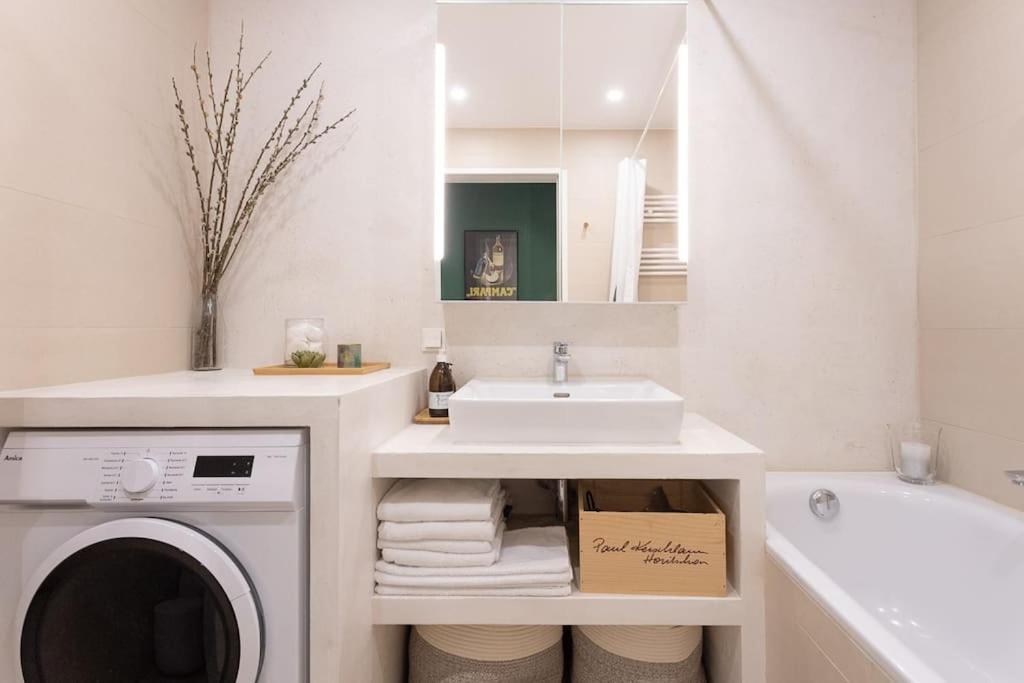 Dream Apartment - Central And Quiet With Ac And Free Parking Garage Wien Exterior foto