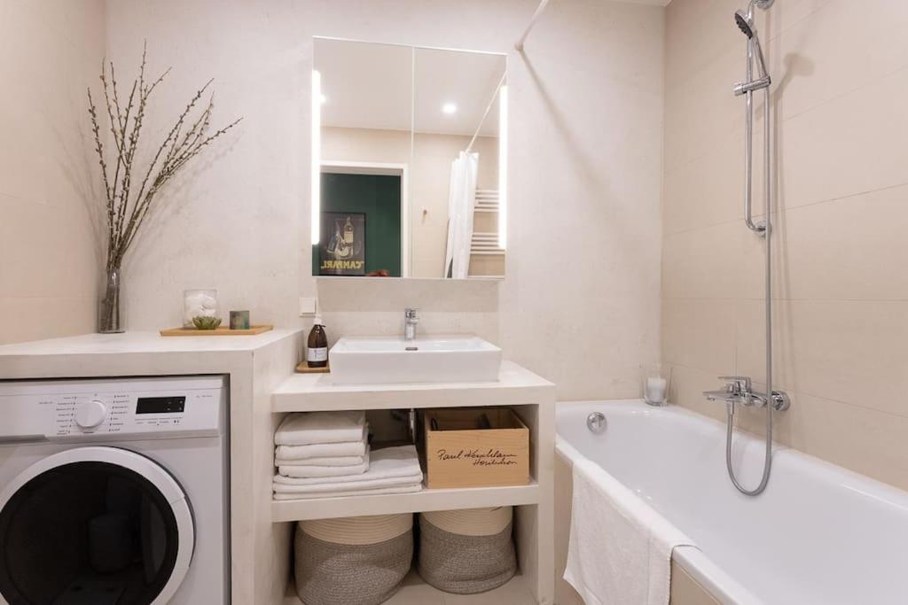 Dream Apartment - Central And Quiet With Ac And Free Parking Garage Wien Exterior foto