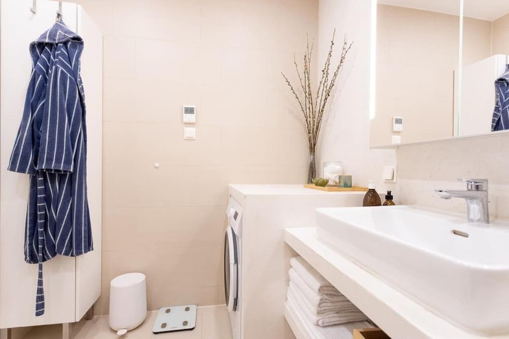 Dream Apartment - Central And Quiet With Ac And Free Parking Garage Wien Exterior foto